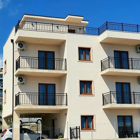 Family Apartments Bar Dış mekan fotoğraf